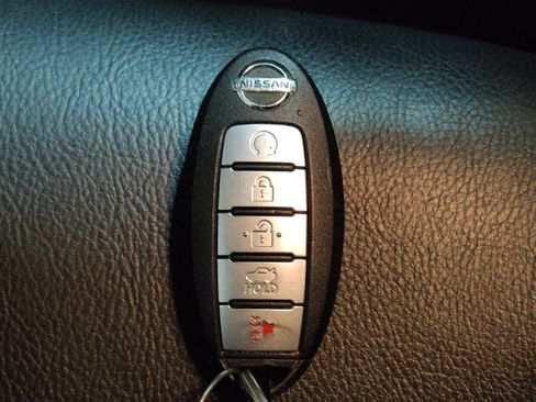 Used 2020 Nissan Sentra SR w/ Premium Package FWD image 32