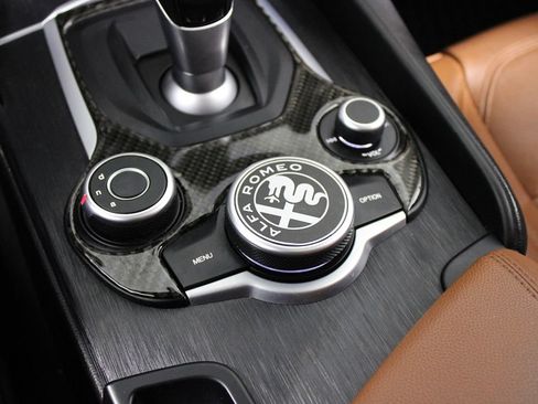 Used 2018 Alfa Romeo Giulia RWD image 25