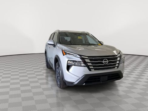 Certified 2025 Nissan Rogue SV w/ SV Premium Package image 3