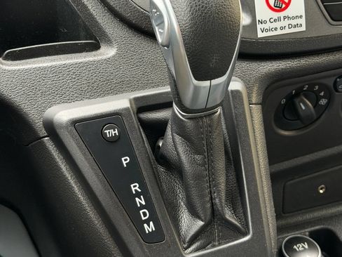 Used 2018 Ford Transit 250 148 Medium Roof RWD image 26