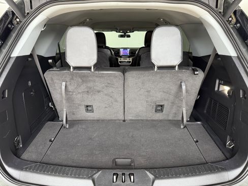 Used 2022 Ford Explorer XLT w/ Equipment Group 202A image 44