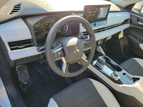 New 2026 Mitsubishi Outlander SE FWD image 21