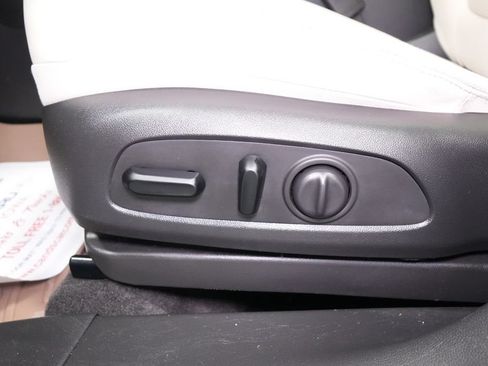 Used 2020 Buick Encore GX Essence w/ Experience Buick Package AWD/4WD image 17