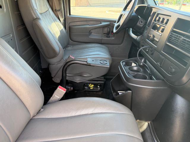 Used 2015 Chevrolet Express 2500 RWD image 11