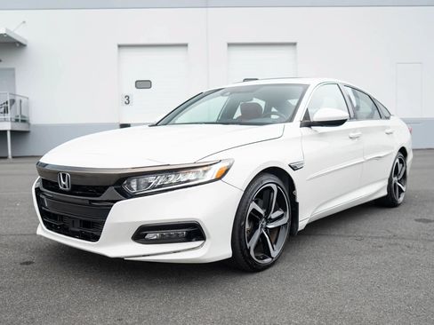 Used 2019 Honda Accord Sport image 2