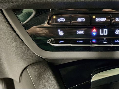 Used 2023 Buick Envision Essence w/ Technology Package I AWD/4WD image 21