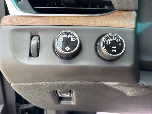 Used 2018 Cadillac Escalade Premium Luxury AWD/4WD image 51