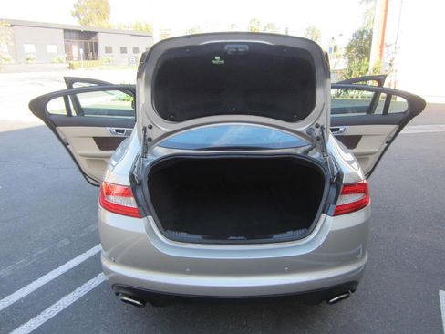 Used 2013 Jaguar XF image 10