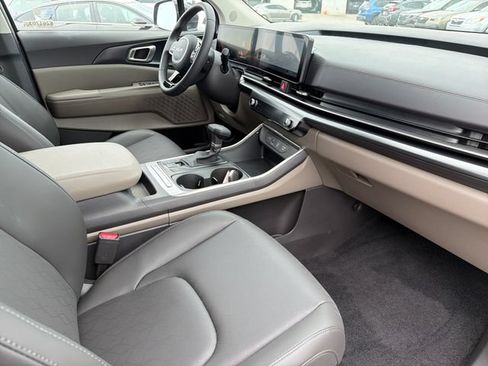 New 2026 Kia Carnival FWD image 23