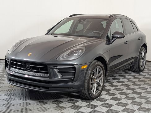 Used 2025 Porsche Macan image 1
