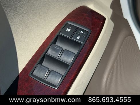 Used 2018 Lexus GX 460 Premium w/ Premium Package image 13