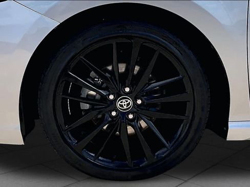 Used 2023 Toyota Camry XSE FWD image 11