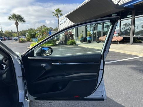 Used 2023 Toyota Camry SE image 36