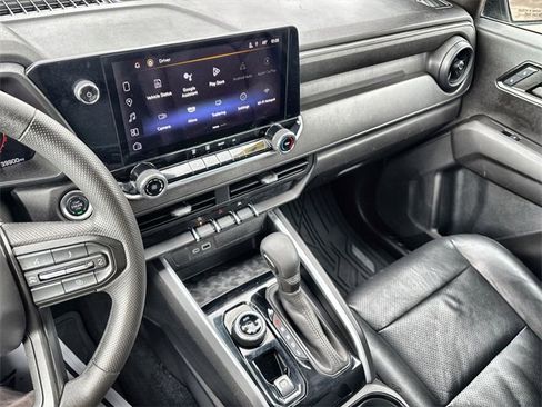 Used 2024 Chevrolet Colorado Trail Boss w/ Technology Package image 31