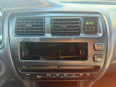 Used 1993 Toyota Corolla Deluxe FWD image 15