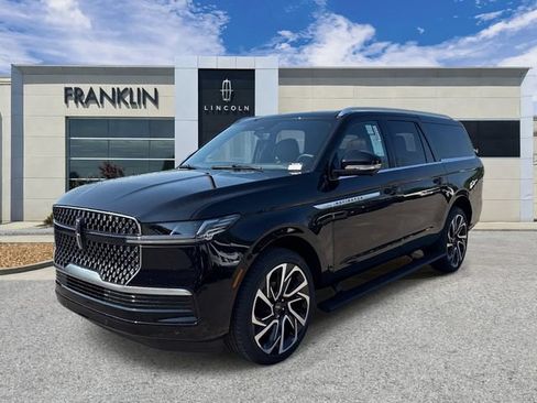 New 2026 Lincoln Navigator L Reserve AWD/4WD image 3