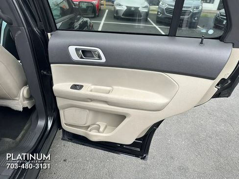 Used 2014 Ford Explorer XLT w/ Equipment Group 202A AWD/4WD image 20