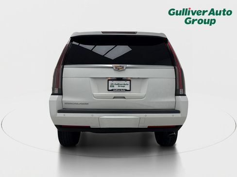 Used 2018 Cadillac Escalade Luxury RWD image 7