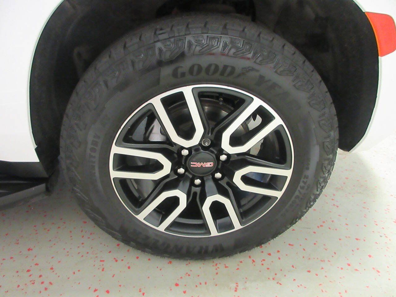 Used 2024 GMC Yukon AT4 w/ Technology Package AWD/4WD image 21