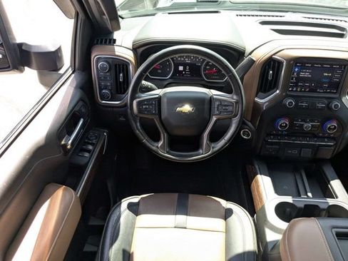 Used 2022 Chevrolet Silverado 2500 High Country w/ Technology Package AWD/4WD image 16
