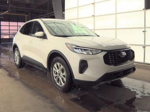 Used 2023 Ford Escape Active w/ Tech Pack #2 image 3