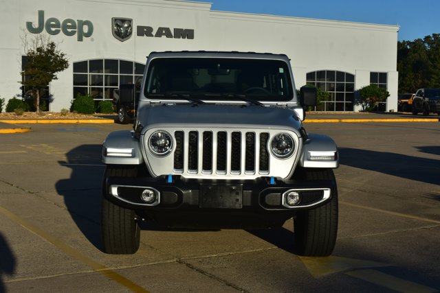 Used 2023 Jeep Wrangler Unlimited Sahara AWD/4WD image 2
