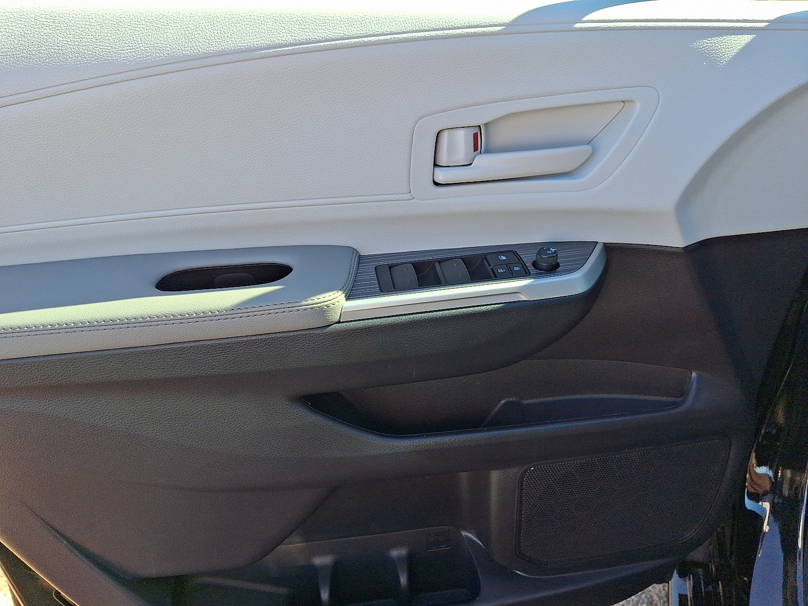 Certified 2025 Toyota Sienna LE AWD/4WD image 13