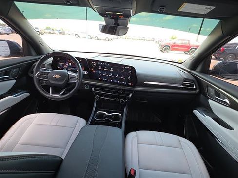 Used 2025 Chevrolet Traverse High Country w/ LPO, Floor Liner Package FWD image 11