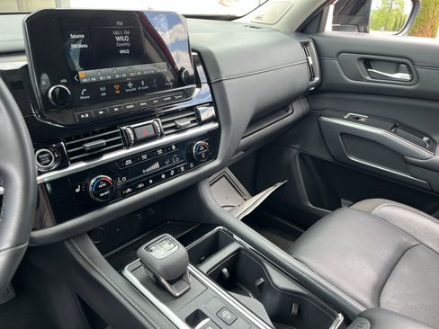 Used 2023 Nissan Pathfinder SL w/ SL Premium Package AWD/4WD image 27