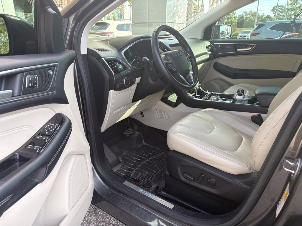 Used 2020 Ford Edge Titanium FWD image 5