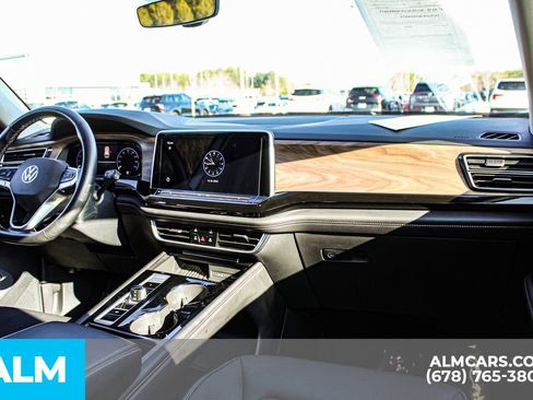 Used 2025 Volkswagen Atlas SE image 27
