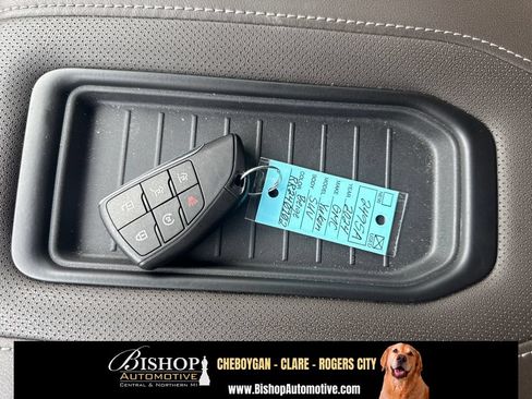 Used 2024 GMC Yukon SLT w/ SLT Luxury Package AWD/4WD image 29