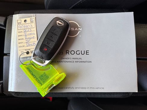 Used 2023 Nissan Rogue SV image 33