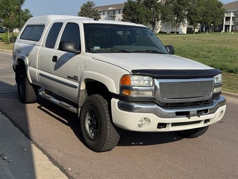 Used 2004 GMC Sierra 2500 SLT w/ Heavy-Duty Power Package AWD/4WD image 8