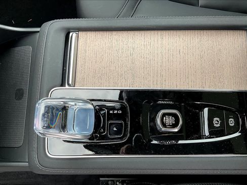 Used 2025 Volvo XC90 B5 Plus w/ Protection Package Premier image 20