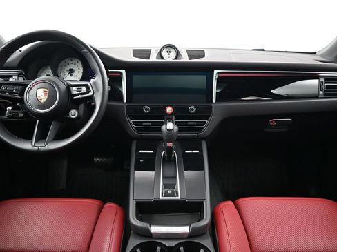Certified 2024 Porsche Macan S image 9