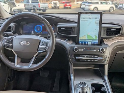Used 2020 Ford Explorer Platinum w/ Premium Technology Package image 30