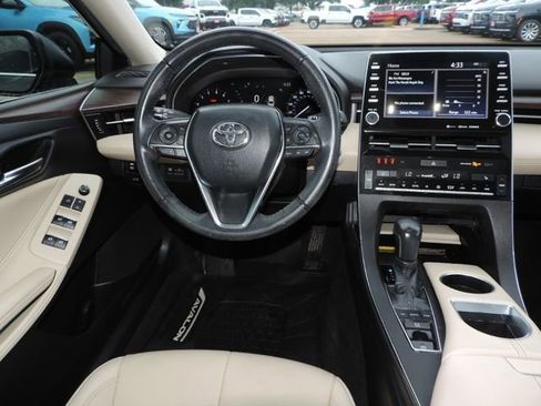 Used 2020 Toyota Avalon XLE image 22
