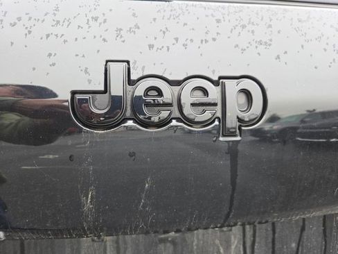 Used 2023 Jeep Grand Cherokee L Altitude AWD/4WD image 24