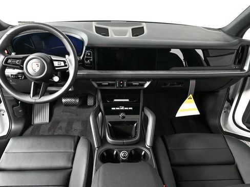 Certified 2026 Porsche Cayenne AWD/4WD image 18