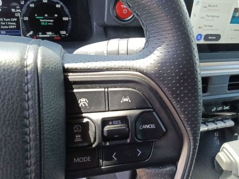 Used 2025 Toyota 4Runner TRD Off-Road AWD/4WD image 19