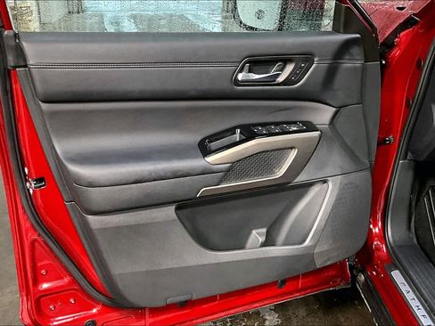 Used 2025 Nissan Pathfinder Platinum FWD image 22