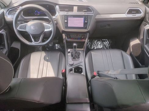 Used 2022 Volkswagen Tiguan SE AWD/4WD image 18