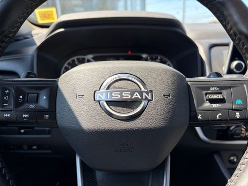 Used 2025 Nissan Rogue SV FWD image 30