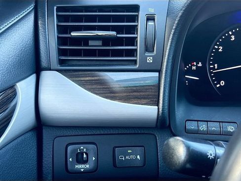 Used 2015 Lexus LS 460 image 34