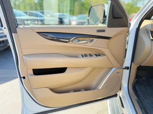 Used 2018 Cadillac Escalade ESV Platinum AWD/4WD image 45