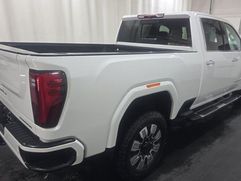 Used 2025 GMC Sierra 3500 Denali AWD/4WD image 4