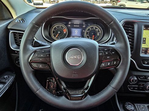 Used 2023 Jeep Cherokee Altitude Lux image 27