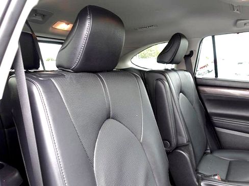 Used 2024 Toyota Highlander Limited AWD/4WD image 13