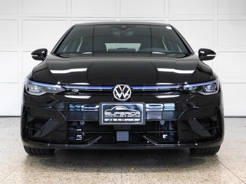 Used 2025 Volkswagen Golf image 2